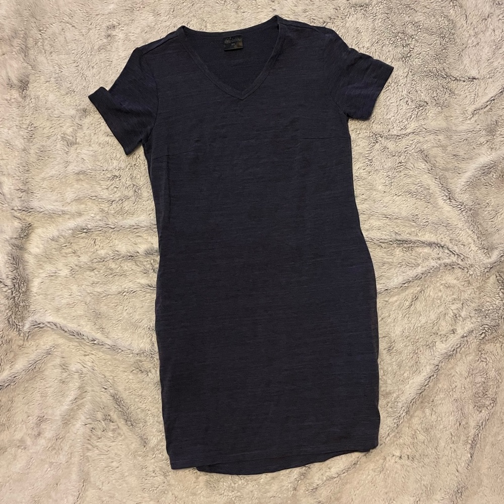 ✨3/$15✨ Navy 32° dress with pockets